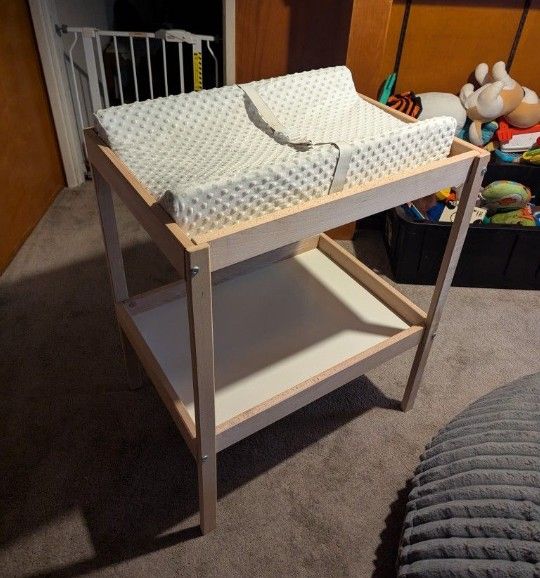 Baby Changing Table w/washable pad