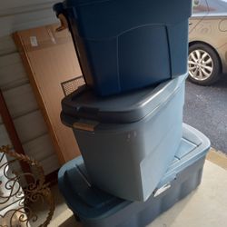 3 Rubbermaid Gallon Containers, Not Quarts - Price Listed is For Each Container 