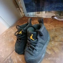 Toddler retro air jordan 12's  " black taxi " 