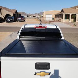 ROLL AND LOCK TRUCK BED COVER