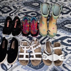 Girl Shoes Size 10 / Zapatos De Niña 10