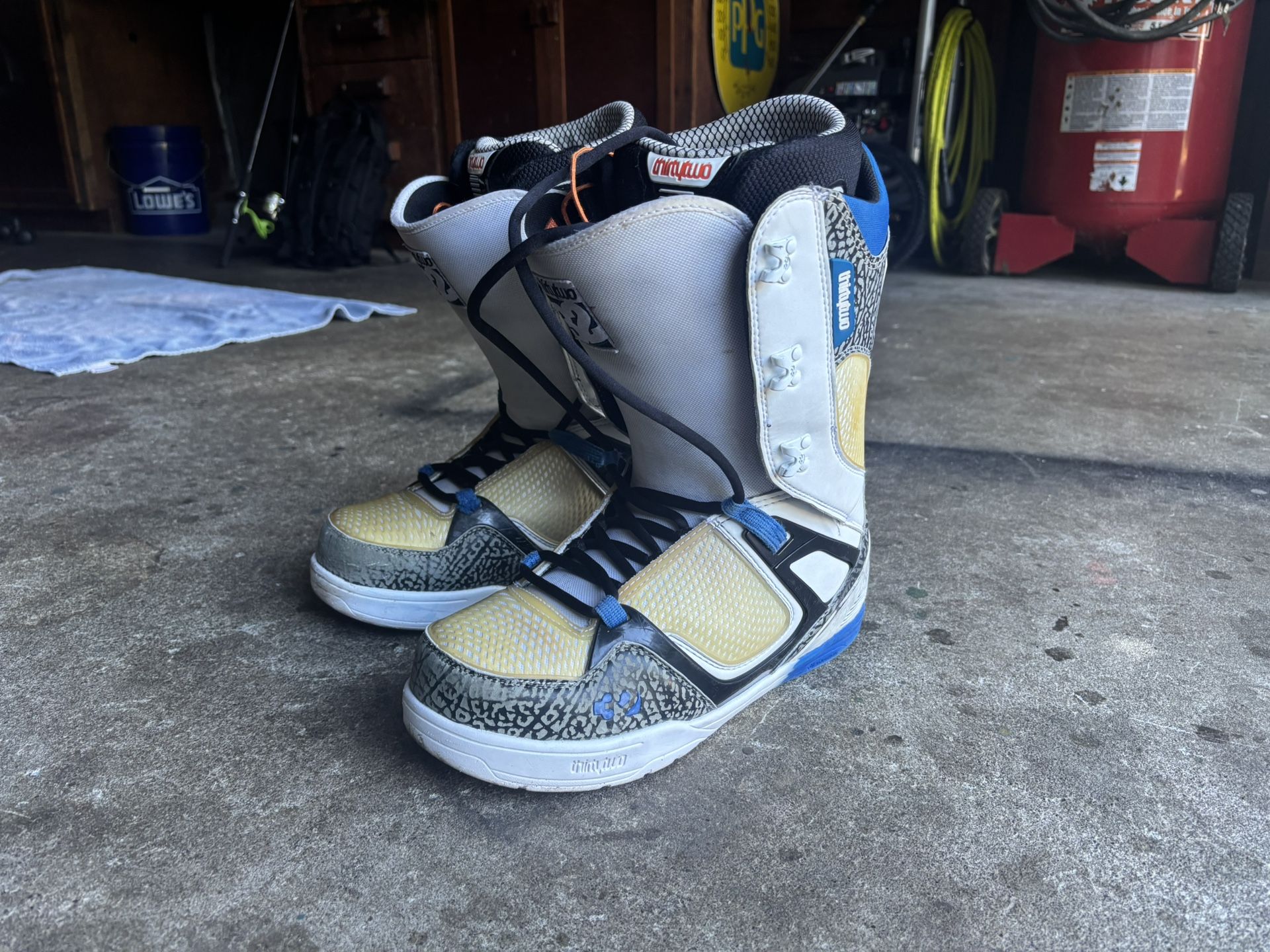32 Snowboard Boots