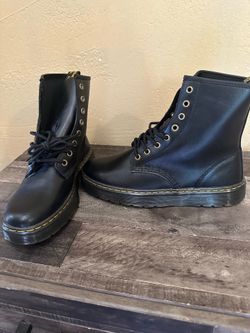 Dr. Martens boots size: Women’s 9  Men 8