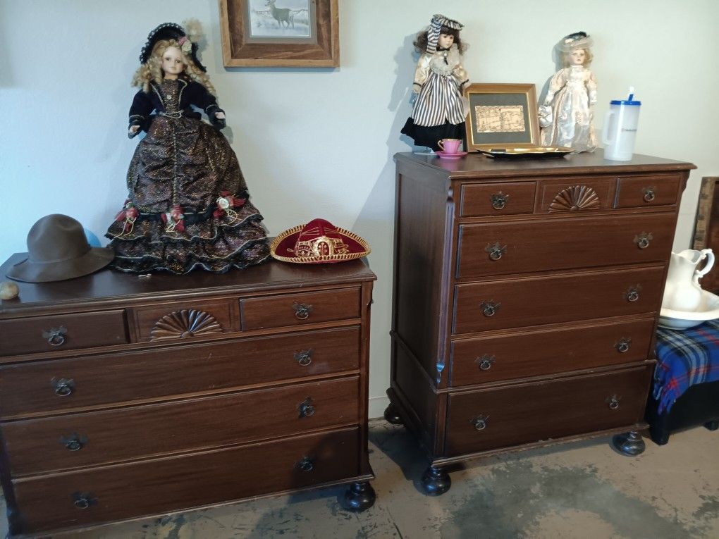 Beautiful Set Of Antique Dressers Great Condition 75 Dollars Each Or 150 Total