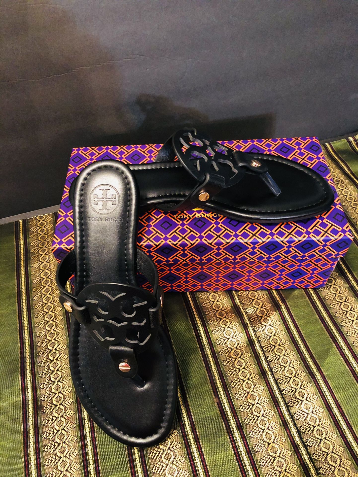 Tory Burch Black Leather Size 5