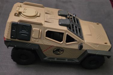 Jurassic World Dino Escape Jeep Truck Toy Vehicle MattelJurassic World Dino Escape Jeep Truck Toy Vehicle Mattel