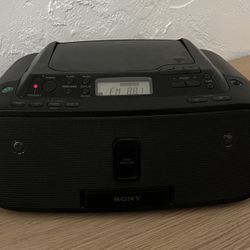 Sony ZS-S2iP CD Player AM FM Radio iPod Dock Stereo Boombox - Tested and working 