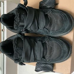 Shoes an beats and Nike tech outfit