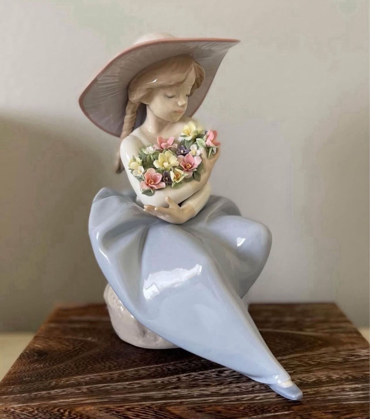 LLADRO Fragrant Bouquet Girl Figurine 