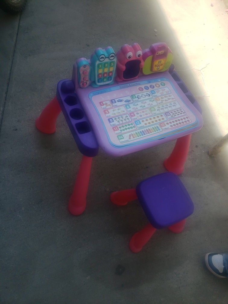 Touch And Learn Activity Desk Deluxe 