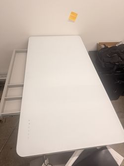 White Adjustable Desk – Great Condition - Vernon CA