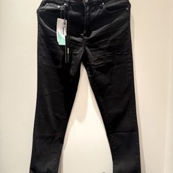 Fashion Nova Woman’s Black Skinny Jeans 