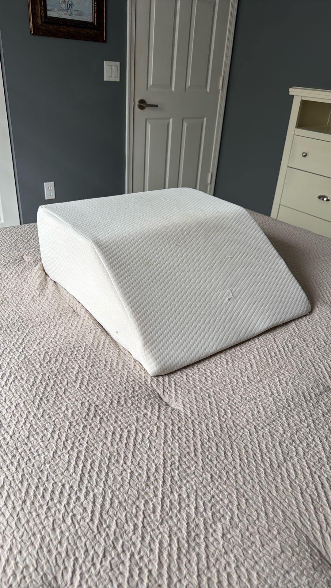 Leg Elevating Memory Foam Pillow