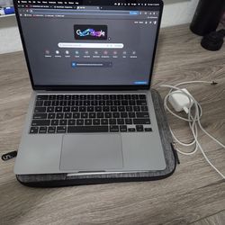 2022 MacBook Air M2 – 13.6” – 512GB SSD – Excellent Condition