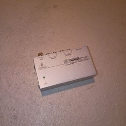 NO CABLE Behringer PP400 ultra-compact phono to line level turntable preamp