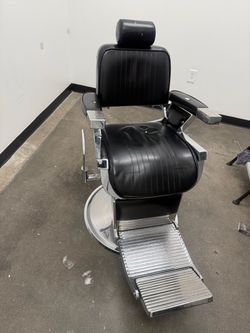 Professional Black Barber Chair – Hydraulic – $350 OBO