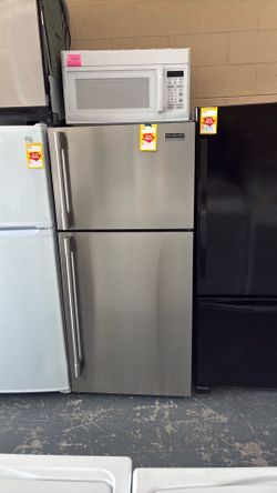 Nice like new Frigidaire Stailenss steel refrigerator