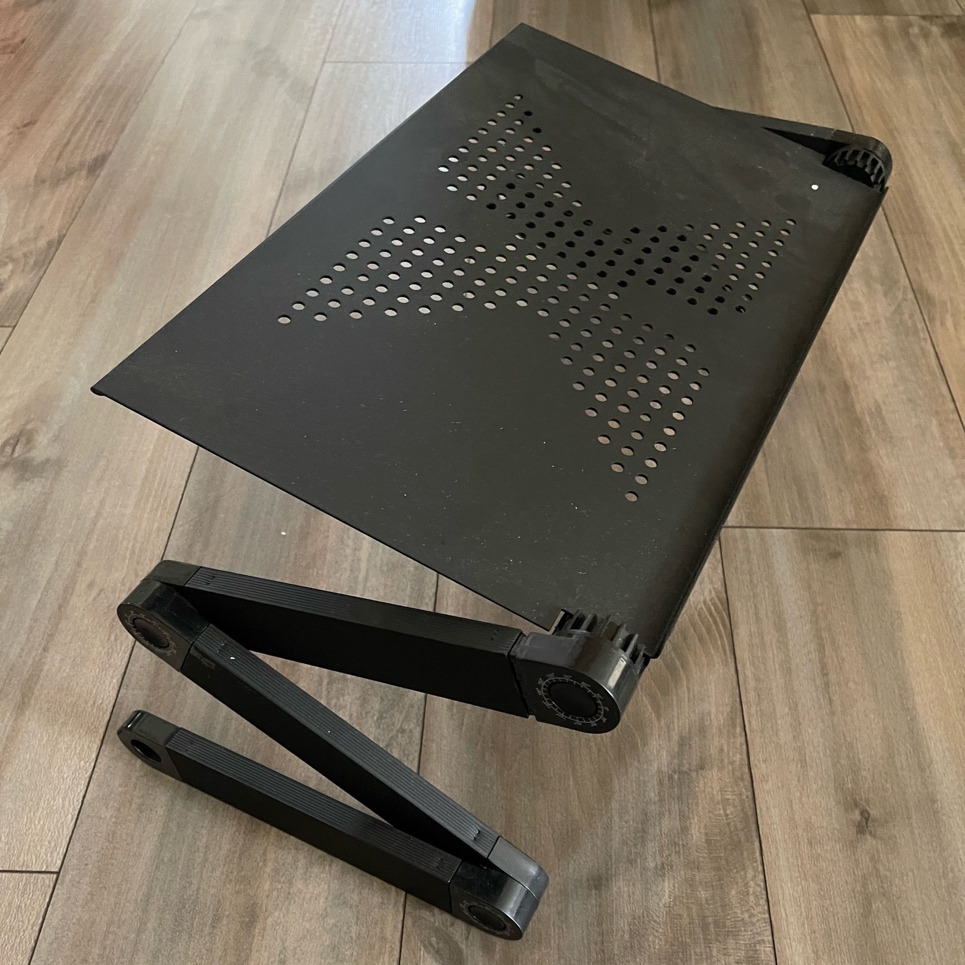 Laptop stand