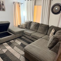 Sectional sofa with ottoman