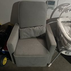 DaVinci Glider (nursery chair)