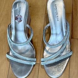 London Fog Collection beautiful & comfortable, sparkling gold, wedge platform, elegant sandal, women’s size 8W