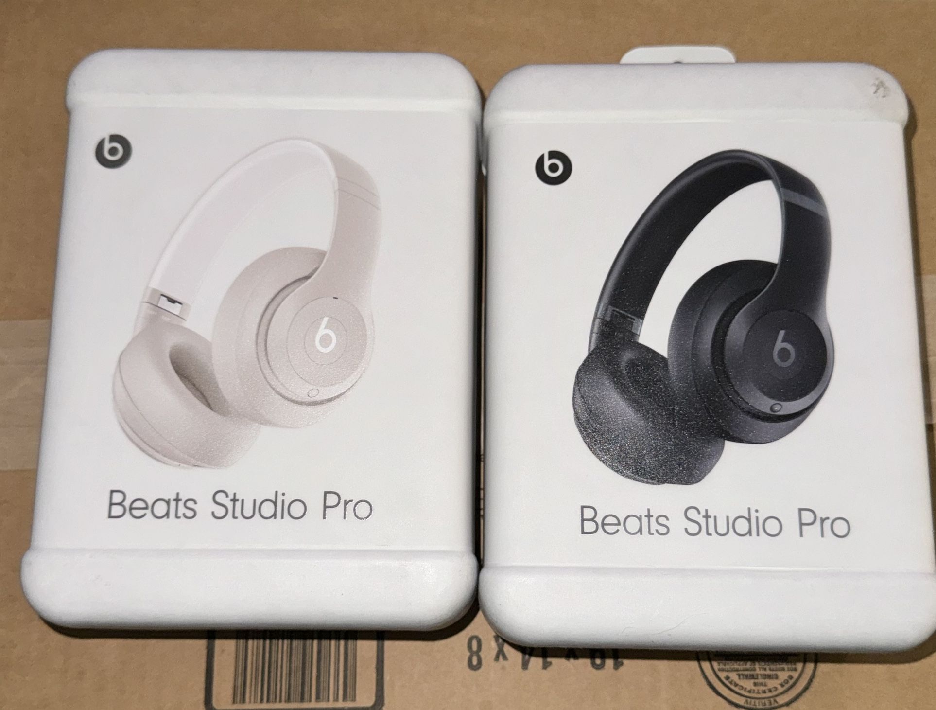 Beats Studio Pro Wireless - Sandstone/Black