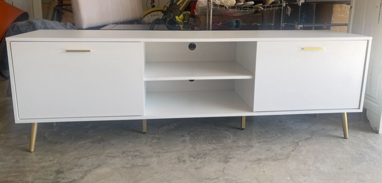 An Excellent Condition White TV Stand