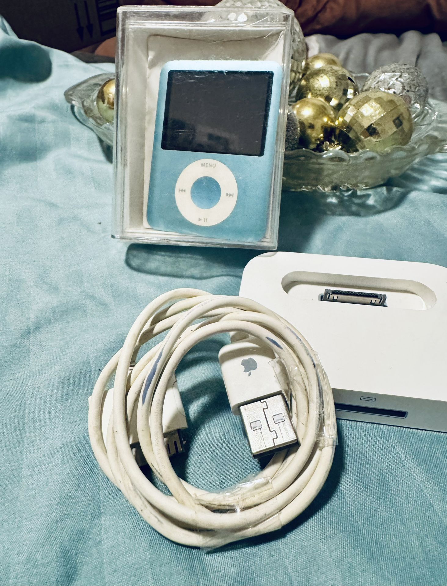 Apple iPod Nano 8GB (Blue) β Complete Set w/ Case & Dock β Must Go!