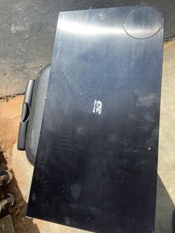 Samsung Surround  blue Ray With 3D Capability (netflix And Radio)