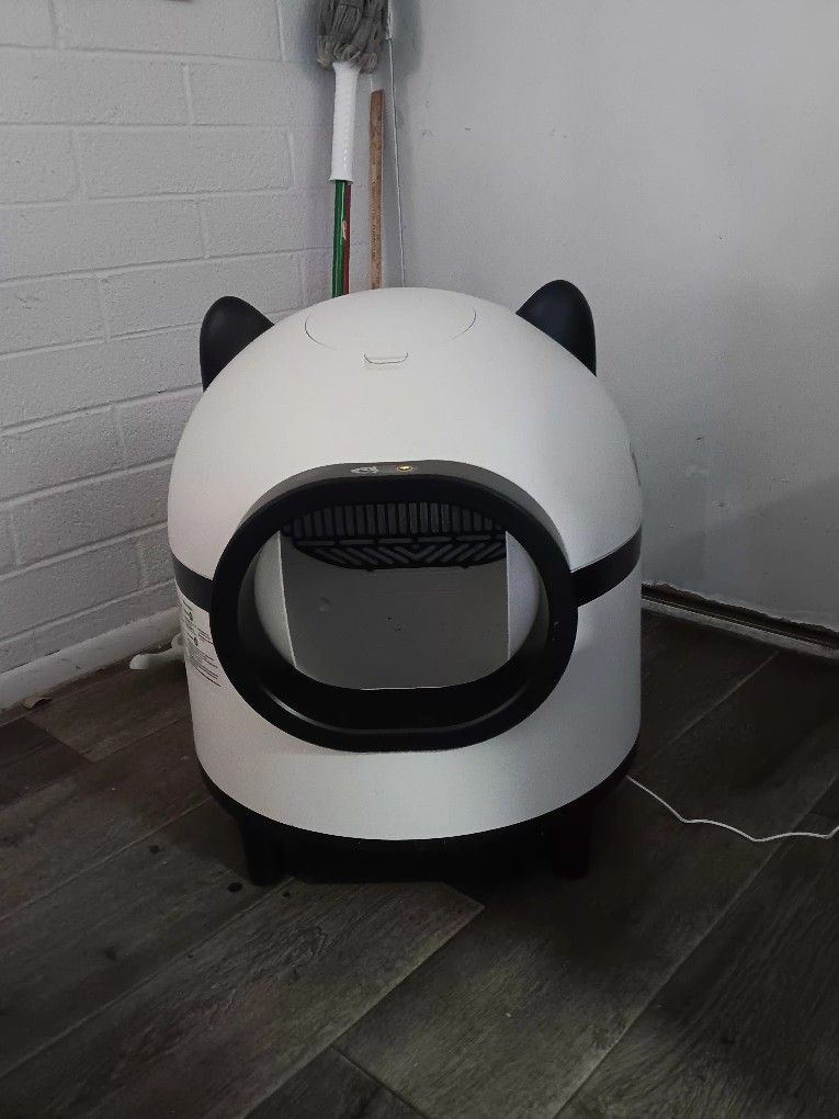 Self cleaning Cat Litter Box