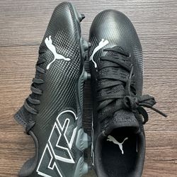 New PUMA Soccer Cleats, Size 5.5
