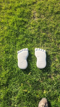 Concret feet yard art