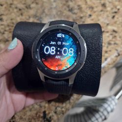 Almost new Samsung galaxy classic watch
