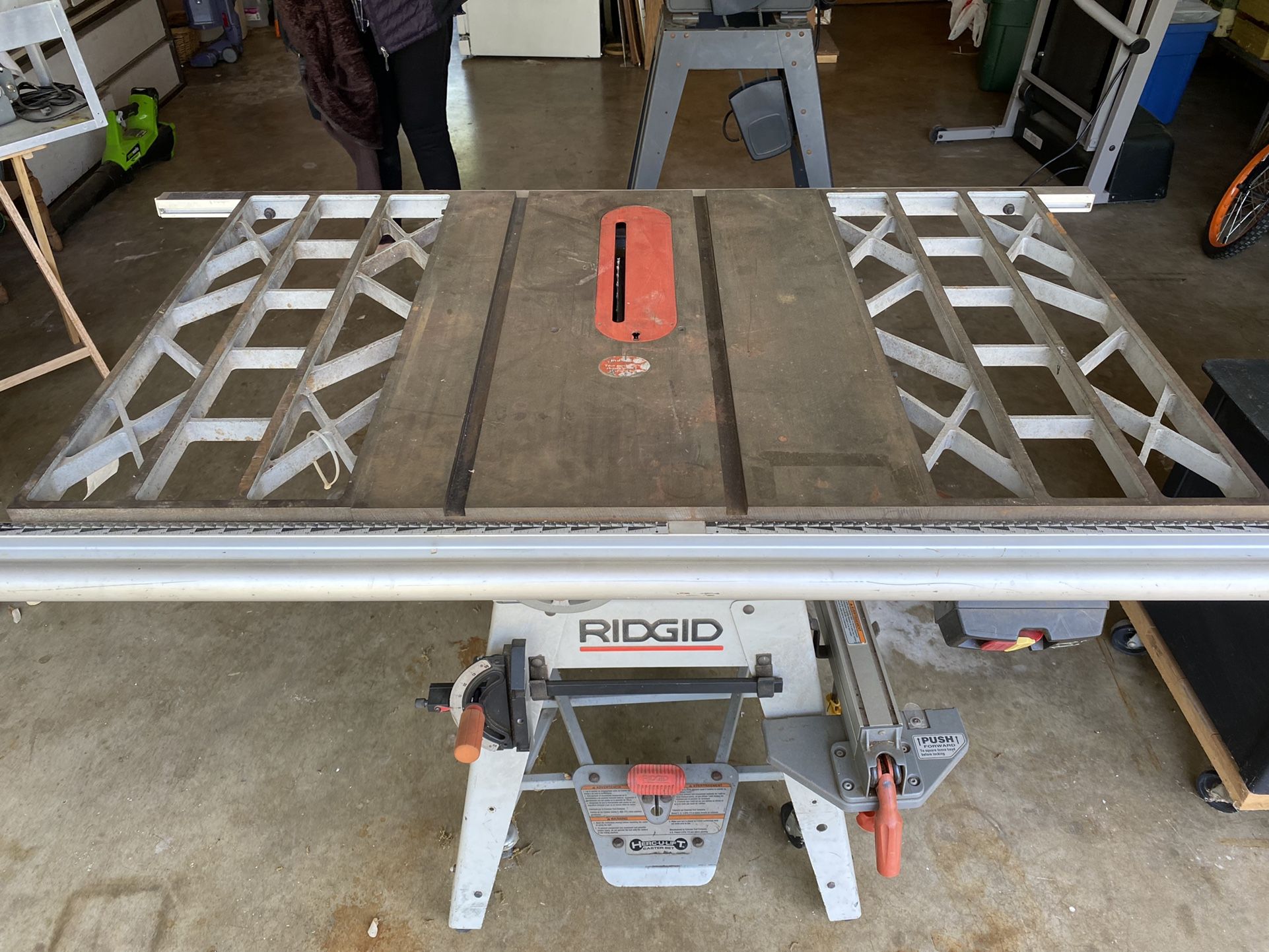 Ridgid 10” Cast Iron TopTable Saw for Sale in San Antonio, TX - OfferUp