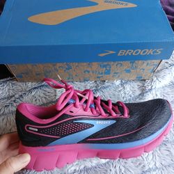 Women's Brooks Trace 2 Size 7 New