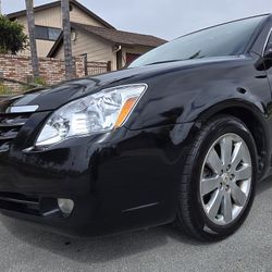 2005 Toyota Avalon XLS V6 – Fully Serviced, New Tires, Clean