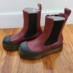 NEVER WORN Bally Chelsea Boots