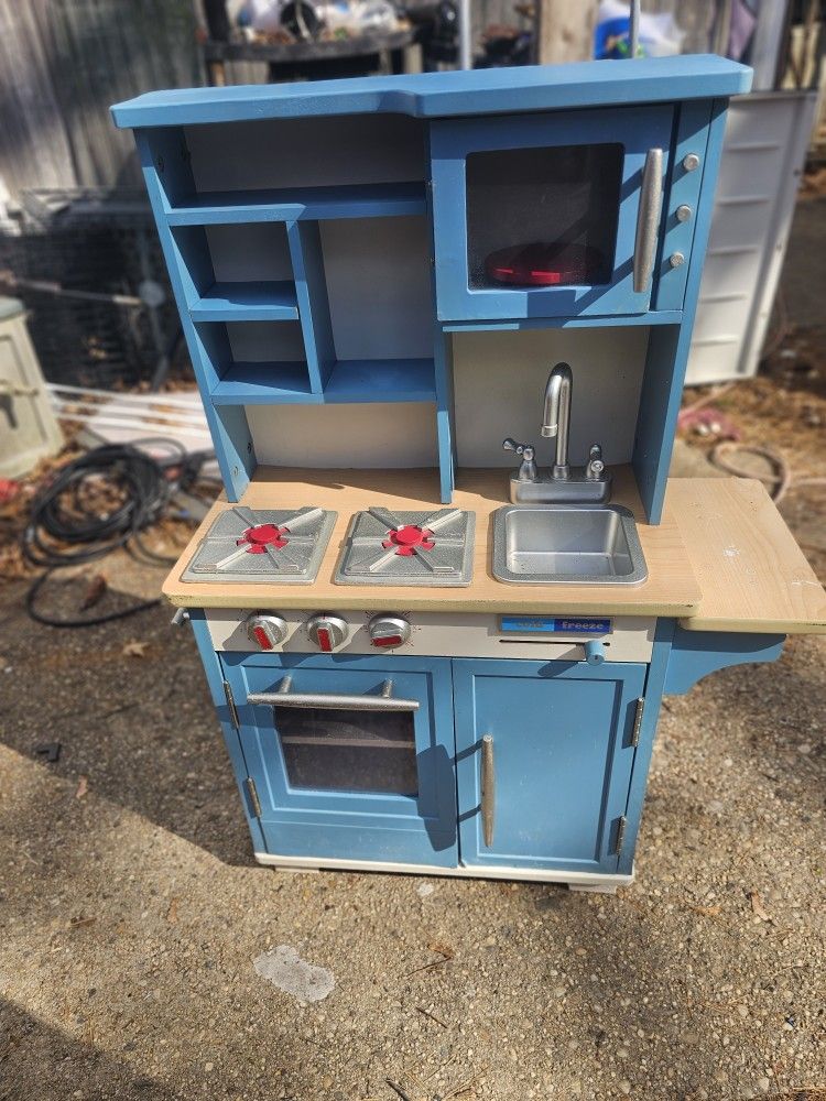 Price Is Firm. Very Cute Kid Craft Children's Playhouse