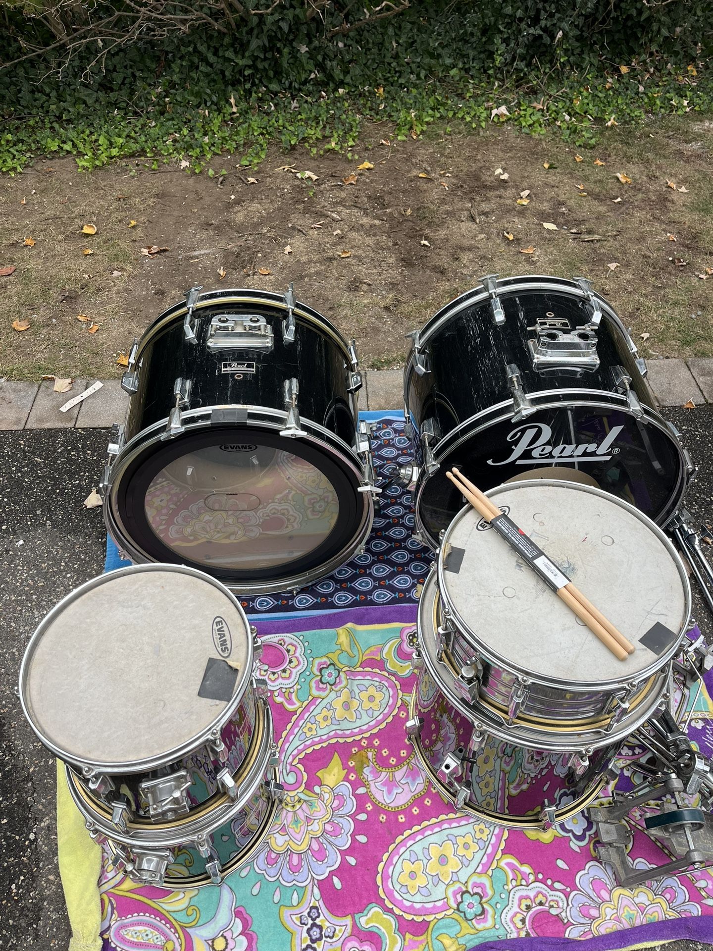 Vintage Black Pearl Drum Set – Late ’80s, Playable!