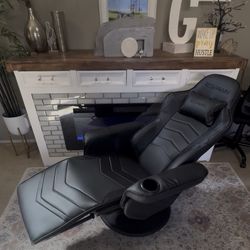 LIKE NEW**RESPAWN 900 Console Gaming Recliner with Footrest and Lumbar Support - Comfortable Gaming