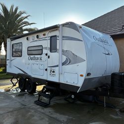 2010  Outback Keystone Super Lite Rv 21 Ft