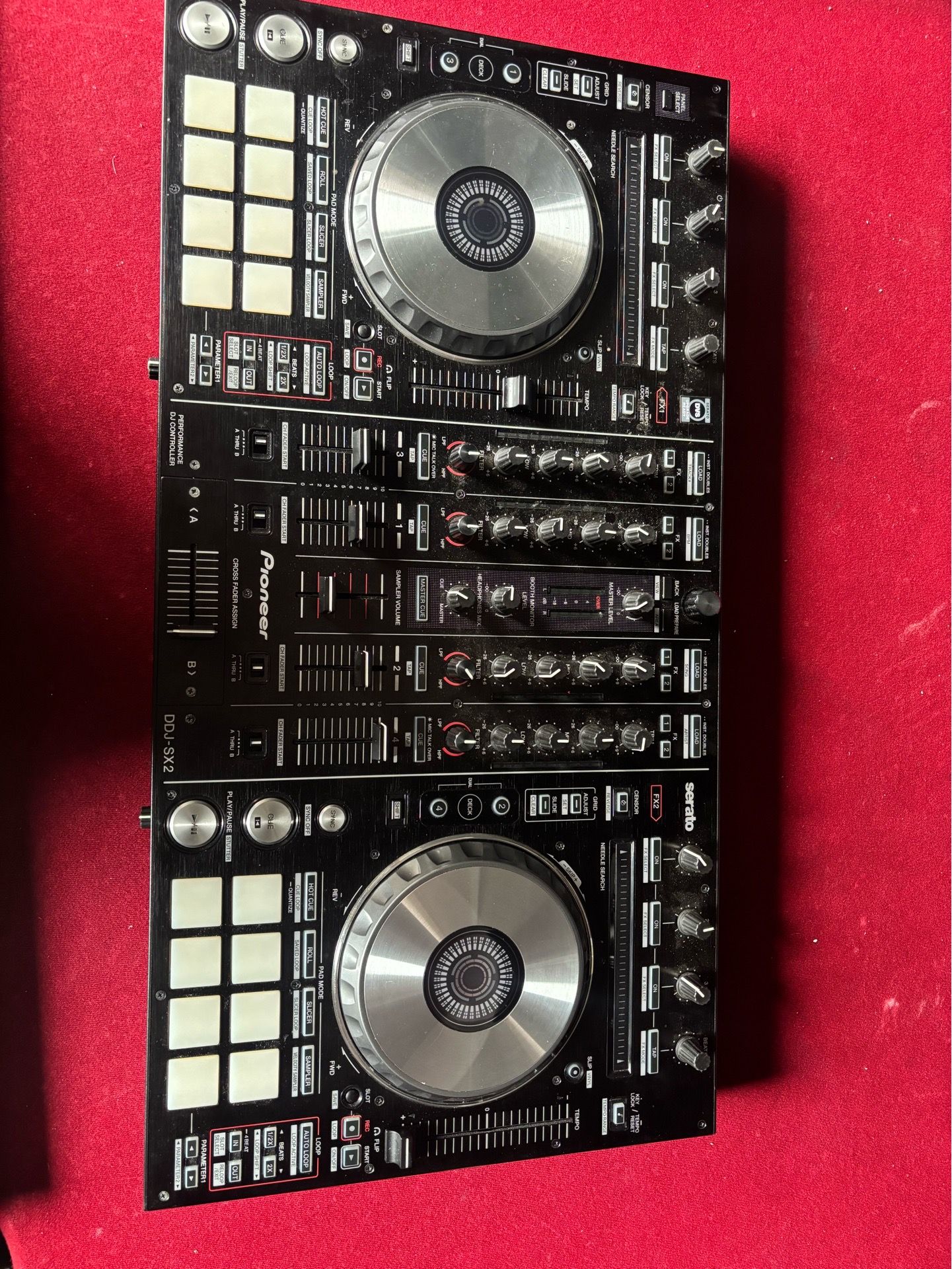 Pioneer DDJ XS2 turntables