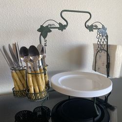 Metal Grapevine Buffet Rack