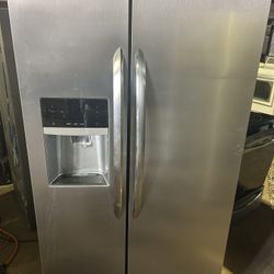REFRIGERATOR 