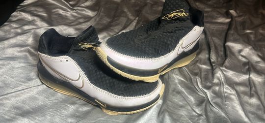Nike Lebron 17  size 10 Low EP 'Metallic Gold' CD5006-101 Men's Shoes
