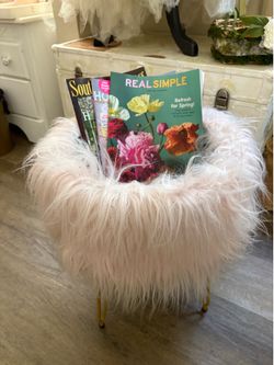 Pink Furry Magazine Holder 🌸