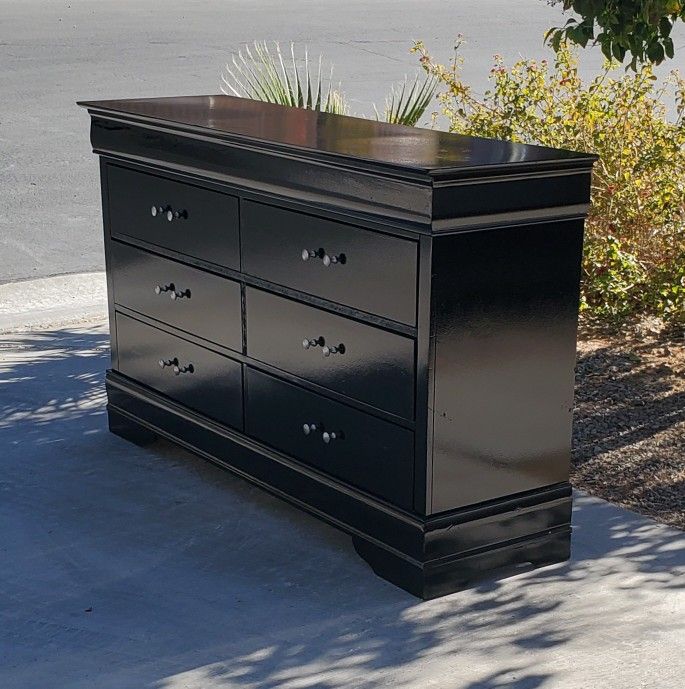 Furniture Dresser
*** Price Includes Local Delivery ***