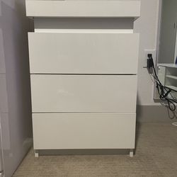 White End Table/Nightstand