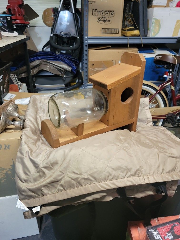 Wooden Squirrel Feeder with Glass Jar