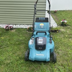 Makita Cordless 21in Walk Behind Lawn Mower Kit With Four Batteries 
